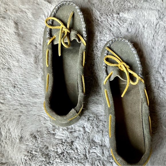 Genuine Leather Minnetonka moccasin flats in grey and yellow suede, rubber sole. - Picture 6 of 9